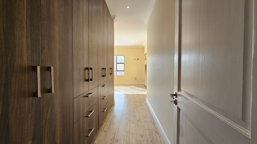 5 Bedroom Property for Sale in Kiepersol Free State